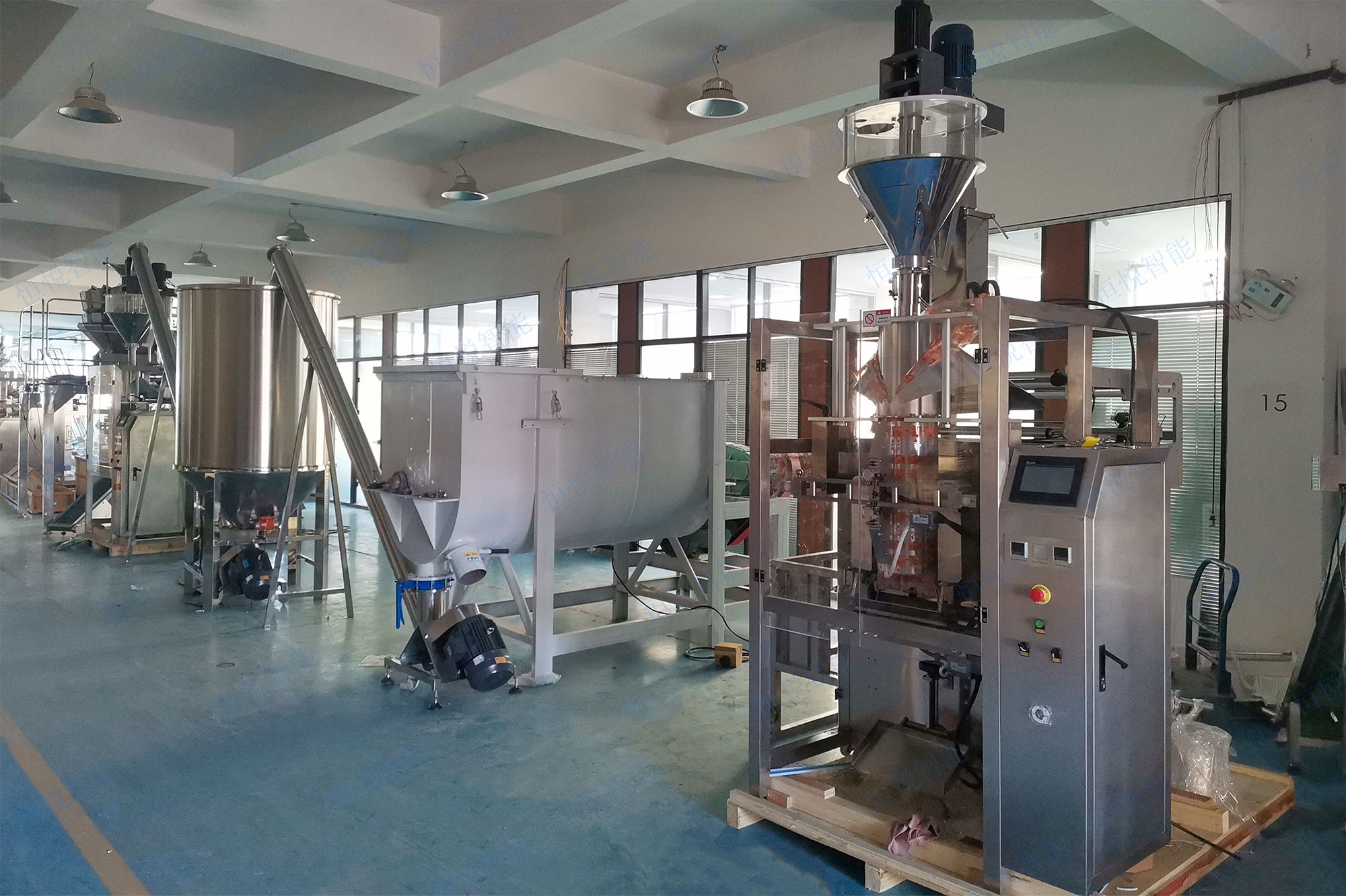 全自动防水涂料草莓社区网址的新地址可以实现涂料、腻子粉、快粘粉、石膏粉等建筑粉料产品得自动化包装全过程
